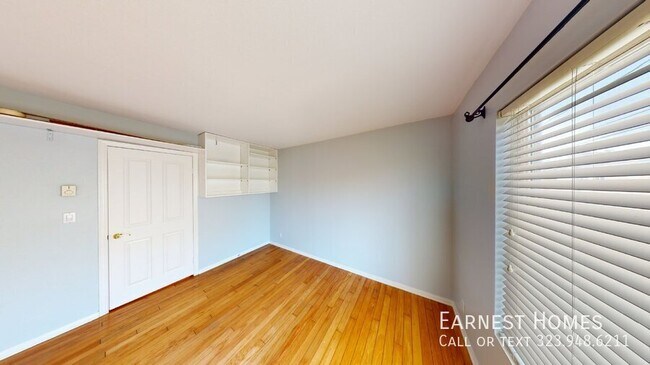 Building Photo - 2308 Schader Dr