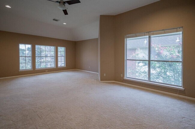 Building Photo - 1114 Gulfton Dr