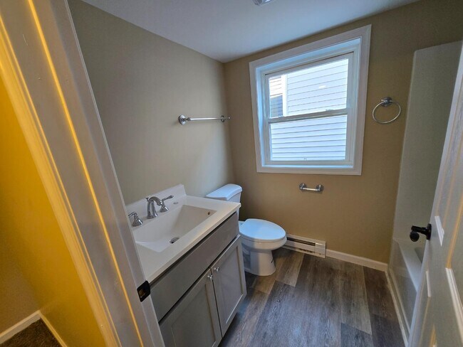 Building Photo - 109 2nd St