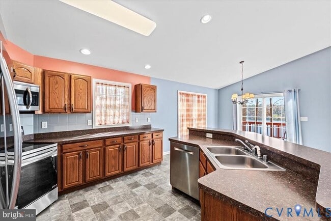 Building Photo - 686 Lake Caroline Dr