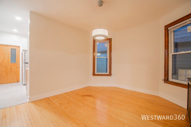 Building Photo - 4037 N Hamlin Ave