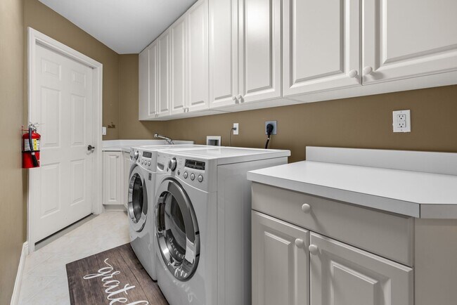 Building Photo - Experience Bell Tower Park. GATED ground floor 2 Bed 2 Bath Den 1 Car Garage Condo.