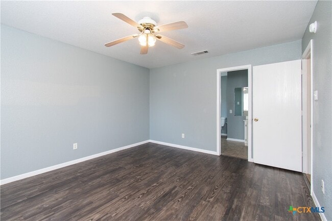Building Photo - 3808 Sunflower Dr