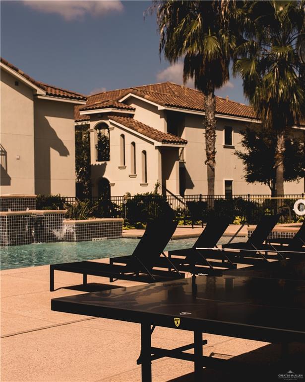 Building Photo - 14 Taylor St