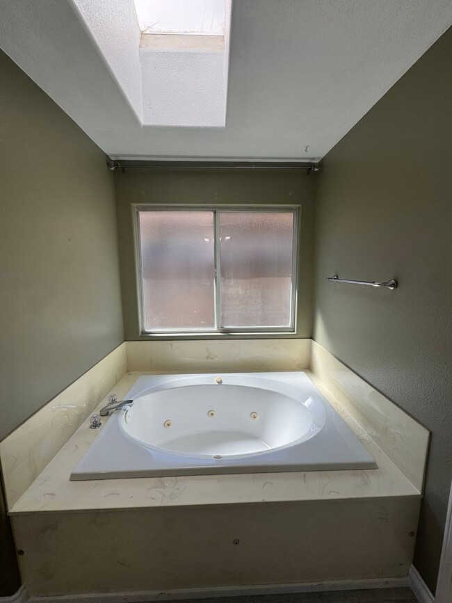 Building Photo - 4-Bedroom Home with Updated Kitchen and Co...