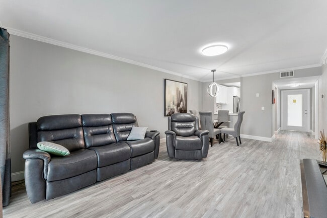 Building Photo - 118 Lake Constance Dr