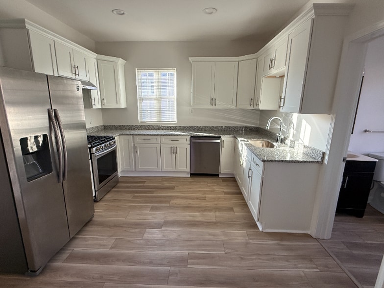 Building Photo - 6304 Desmond St