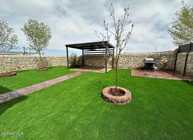 Building Photo - 7365 Dewberry Dr