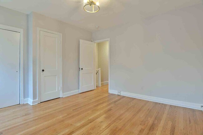 Building Photo - 725 Kearny St NE