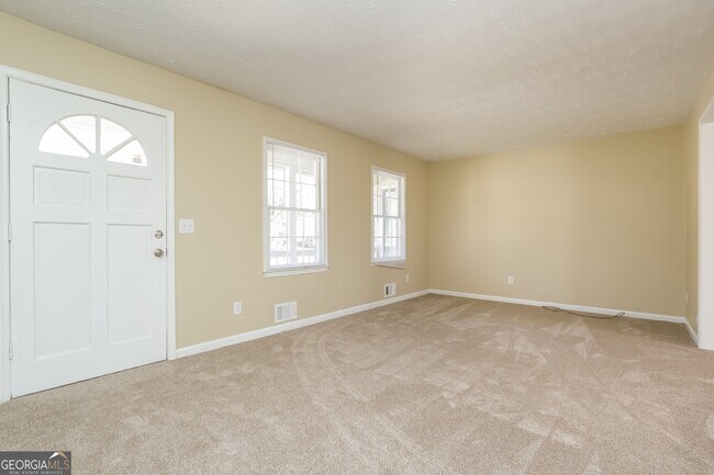 Building Photo - 6471 Chickasaw Dr