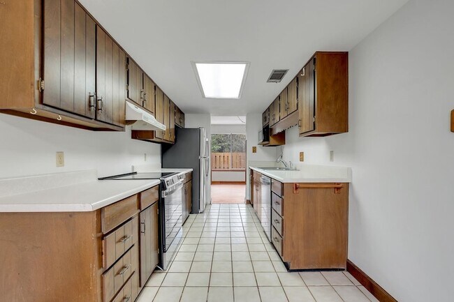 Building Photo - 3128 Blairstone Ct