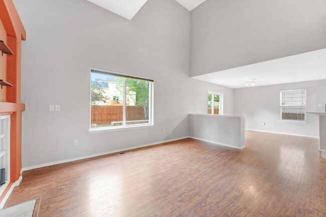 Building Photo - 6510 Stagecoach Ave
