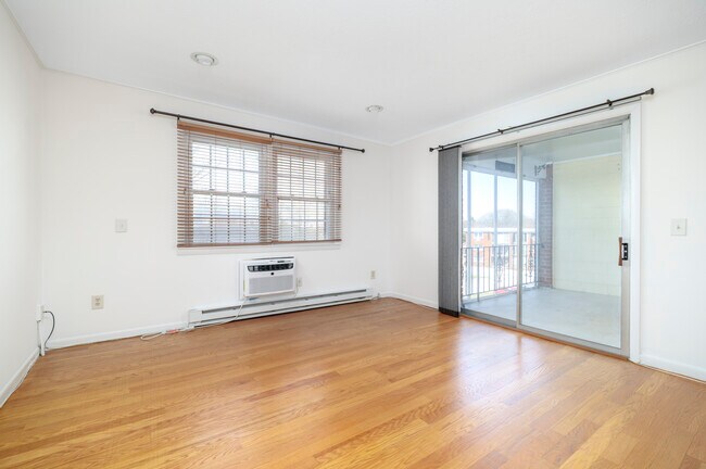 Building Photo - 185 Melba St