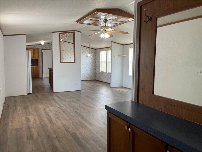 Building Photo - 605 Rd 5816