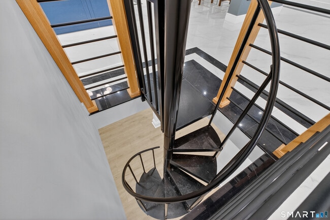 Building Photo - 6 Brighton St