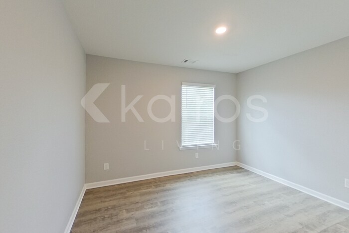Building Photo - 3440 Bridgewood Dr