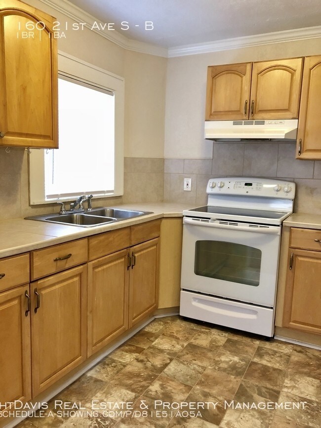 Building Photo - Vintage Studio Offered in Old Southeast!!!