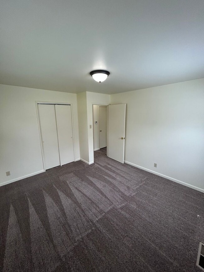 Building Photo - 2 Bedroom Single Family Home
