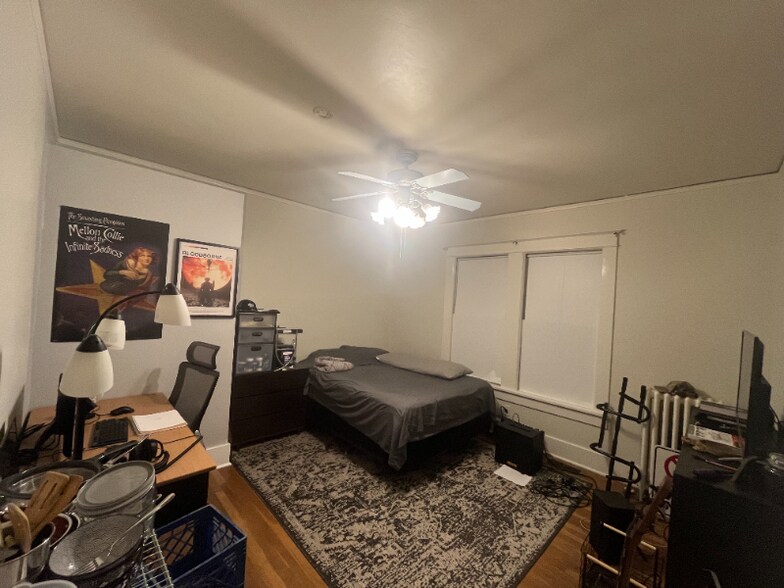 Building Photo - 845 University St