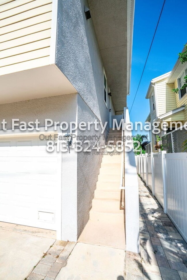 Building Photo - 4859 W Prescott St