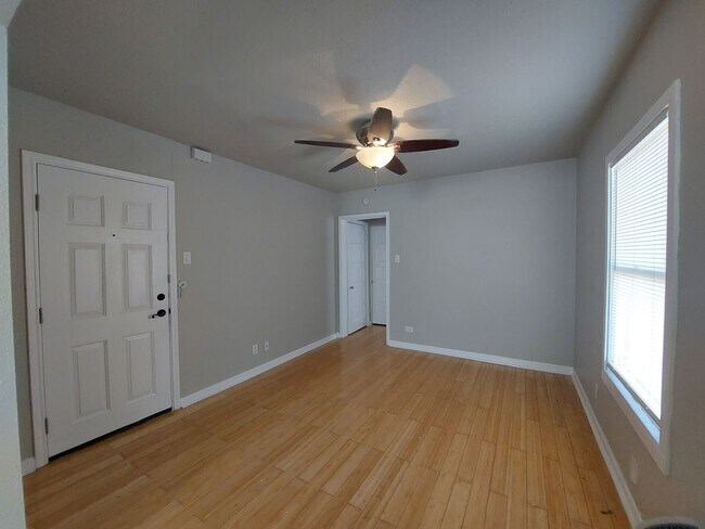 Building Photo - 455 Eleanor Ave