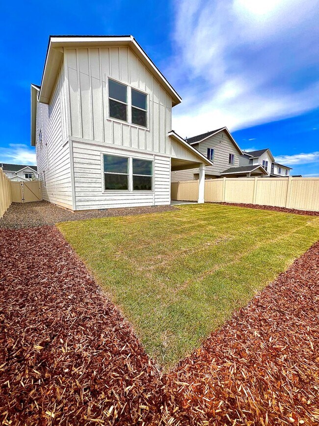 Building Photo - BRAND NEW HOME! 4 Bed/2.5 Bath plus Office and Flex Space Upstairs
