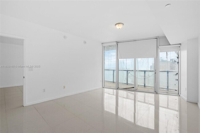 Building Photo - 495 Brickell Ave