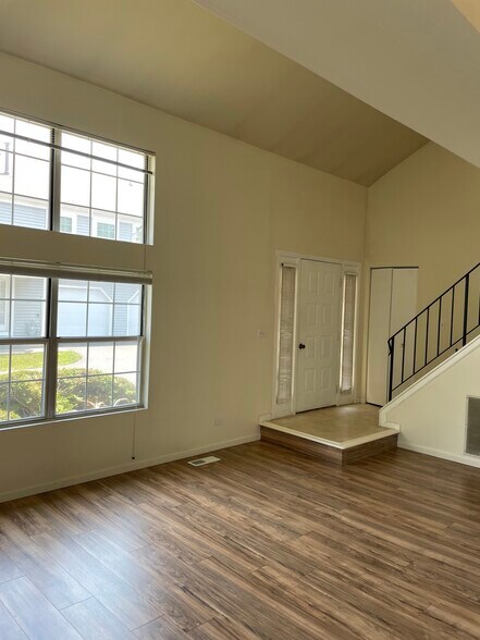 Building Photo - 263 Acorn Dr