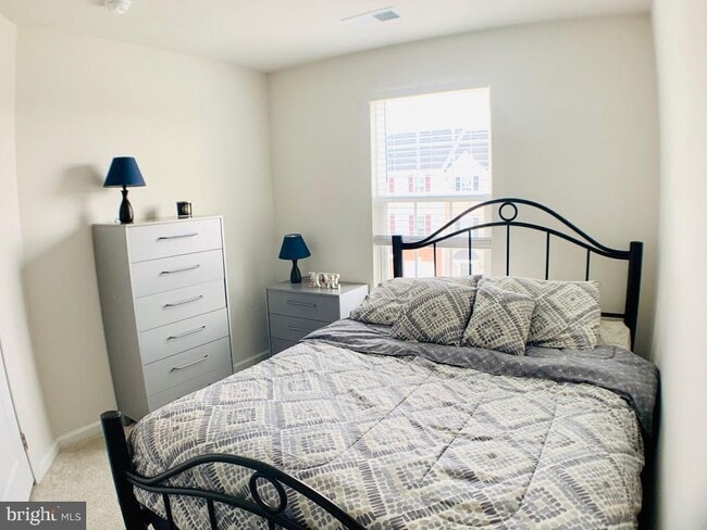 Building Photo - 408 Streamview Dr