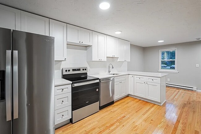 Building Photo - Modern, Cozy 2BR Home with Basement & Park...