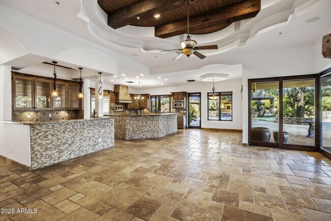 Building Photo - 9222 E Rimrock Dr