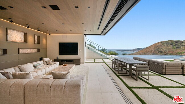 Building Photo - 5012 Carbon Beach Terrace