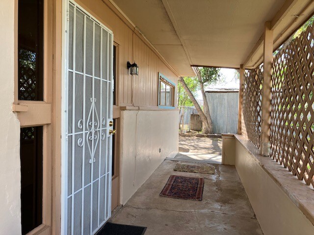 Building Photo - 2028 Cottonwood Ln
