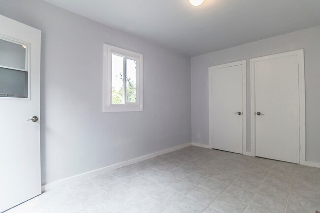 Building Photo - 621 N Bedford Dr