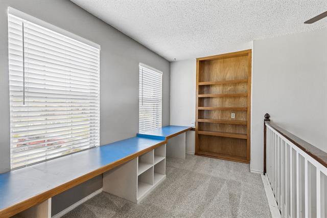 Building Photo - 2 Rivercrest Ct