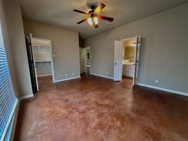 Building Photo - Charming 4/3 House Near Baylor!