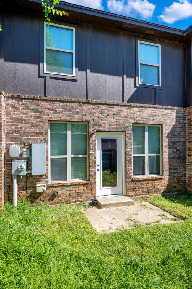 Building Photo - 14 NE 7th St