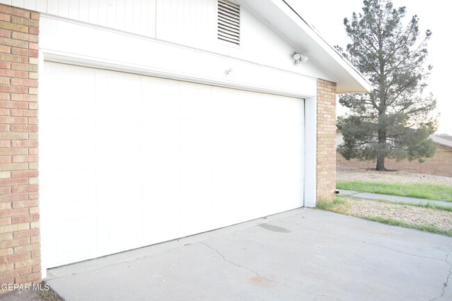 Building Photo - 136 N Festival Dr