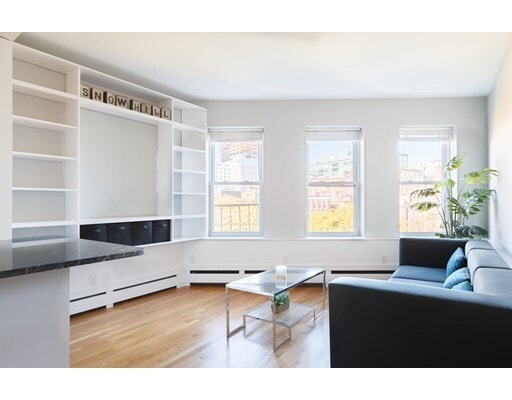 Primary Photo - 17 Snow Hill St