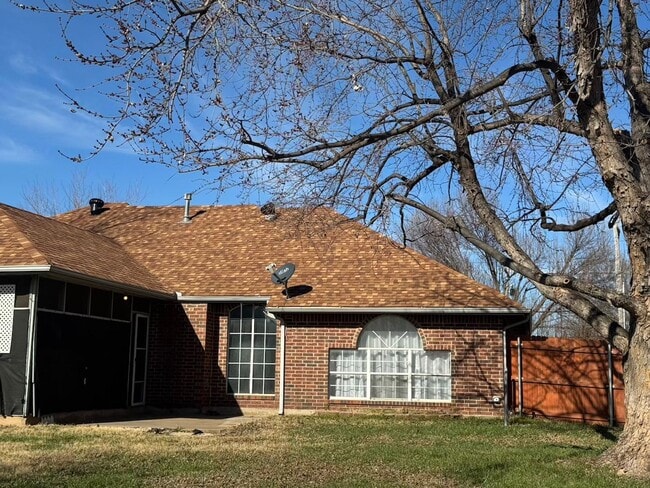 Building Photo - Comfortable Home in Moore