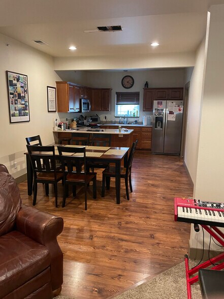 Building Photo - 504 Silverleaf Dr