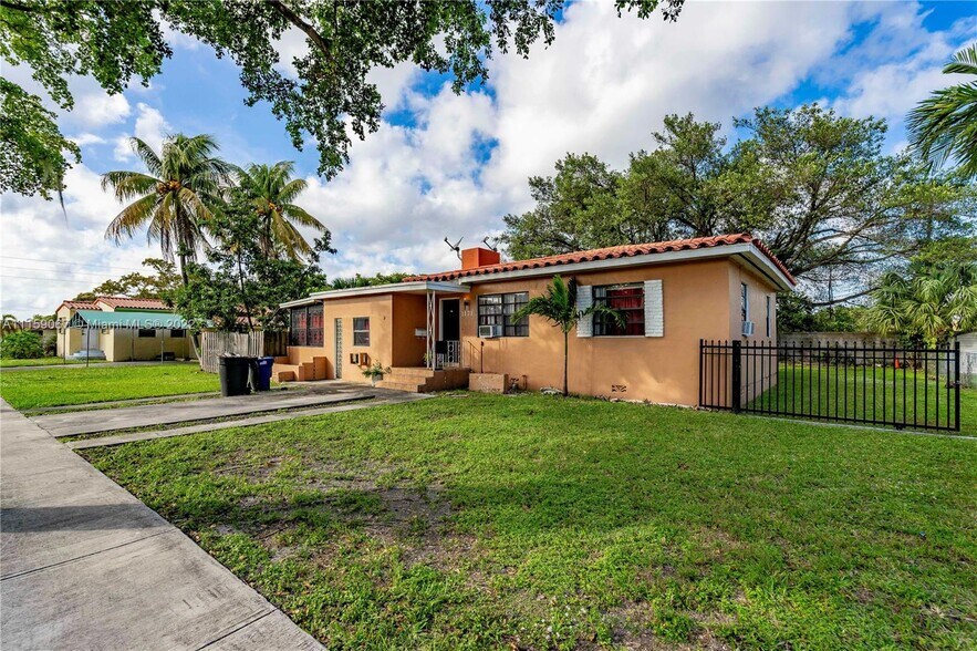 Primary Photo - 1171 NE 161st Ter