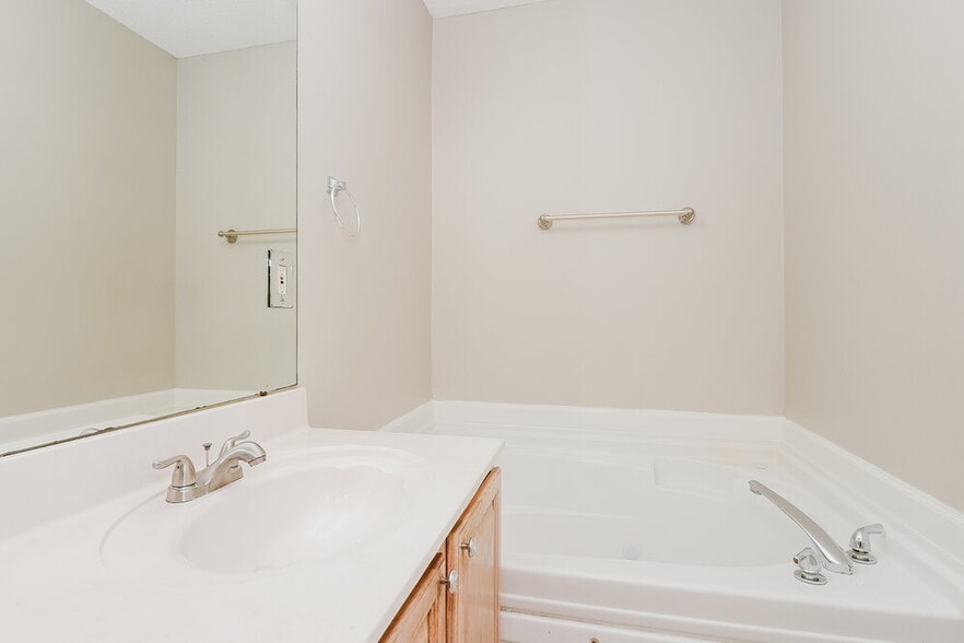 Building Photo - 7335 Red Maple Dr