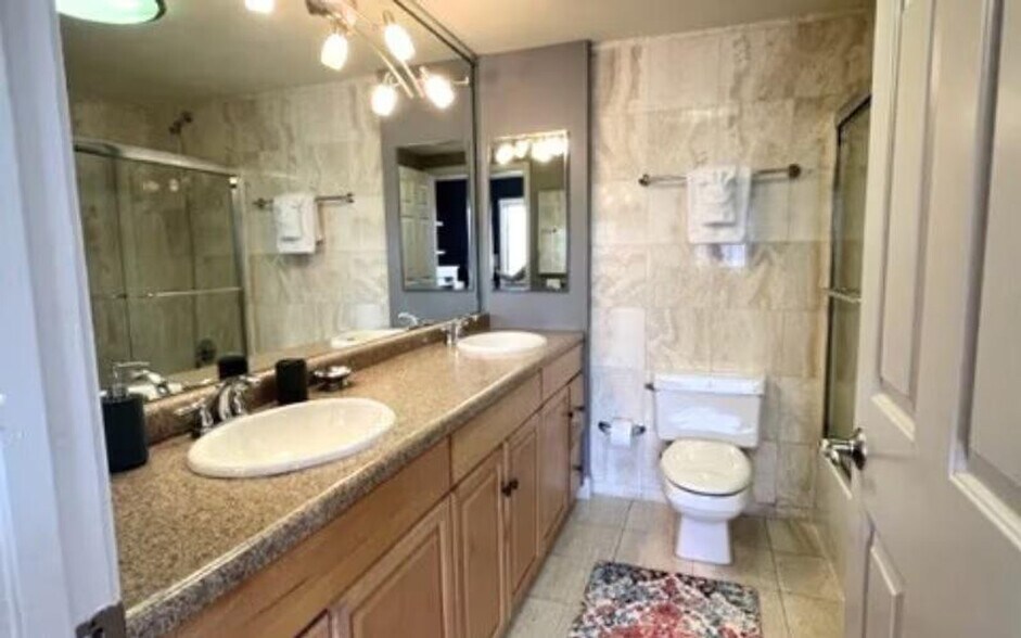 Building Photo - 3481 Lakeside Dr NE