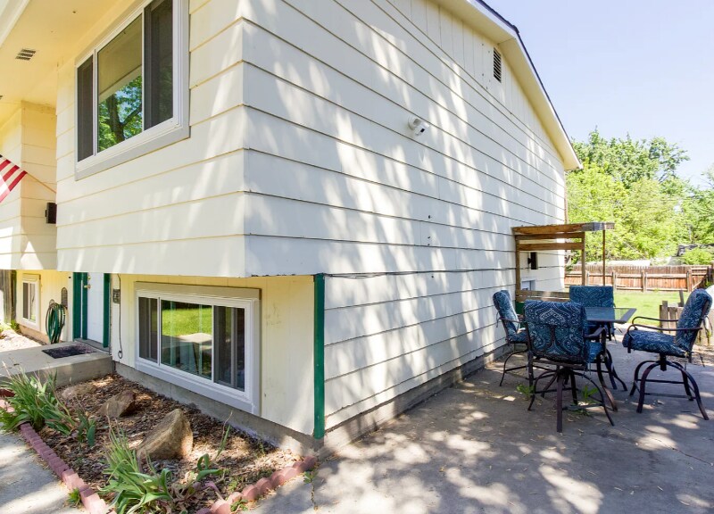 Building Photo - 6210 W Poplar St