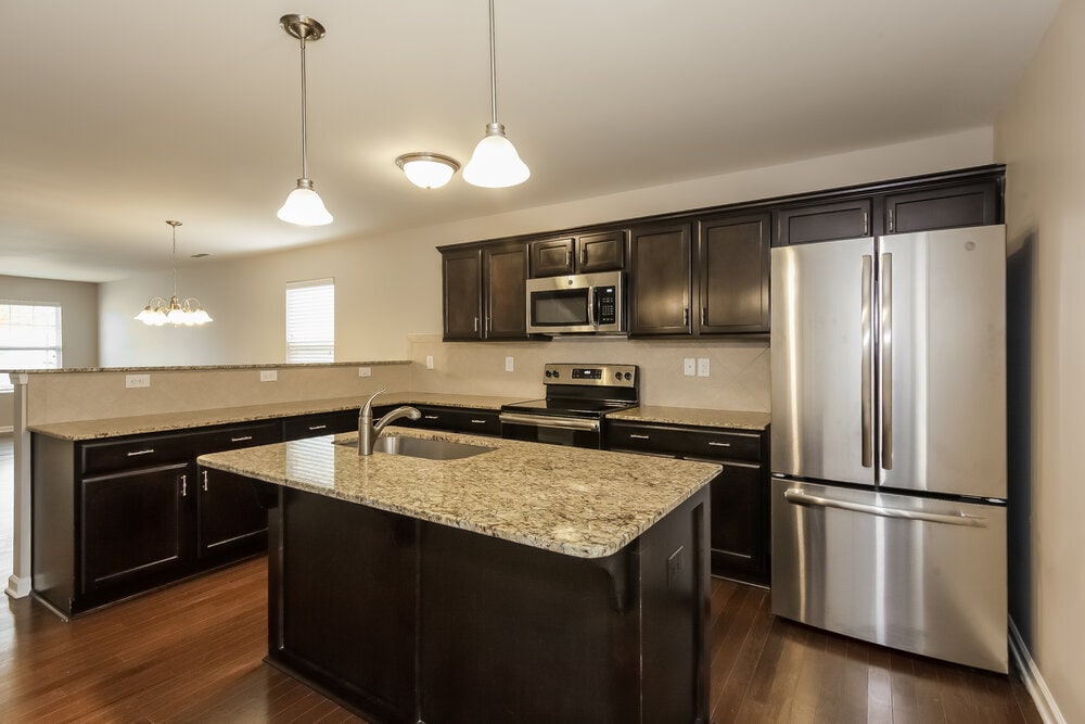 Building Photo - 4202 Broadstairs Dr SW