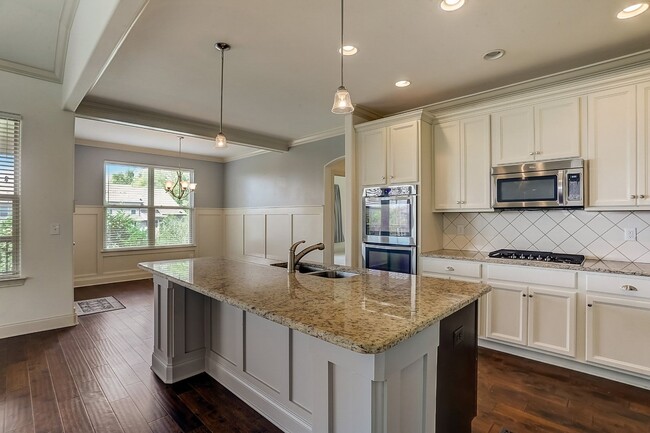 Building Photo - Beautiful 5-bedroom rental home in the hig...