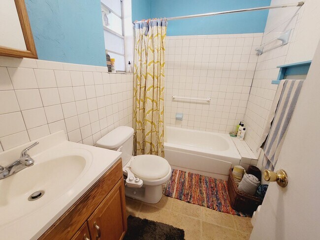 Building Photo - SPACIOUS 2/2 w/ Wood Floors, Washer/Dryer, Office, & Carport! Walk to Midtown Night Life! Availab...