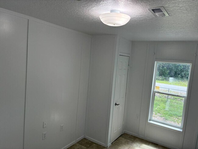 Building Photo - 1416 Robin St
