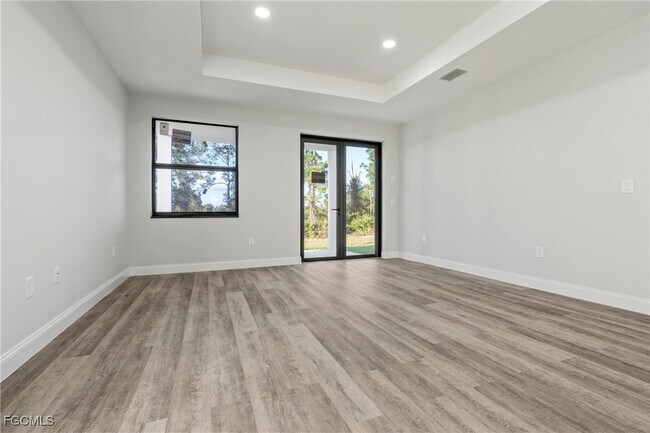 Building Photo - 1028 Milwaukee Blvd